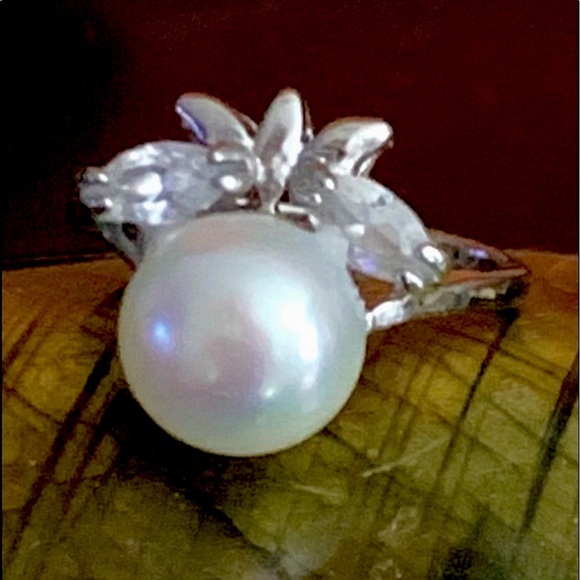 Pearl and Swarovski Ring - Picture 1 of 5